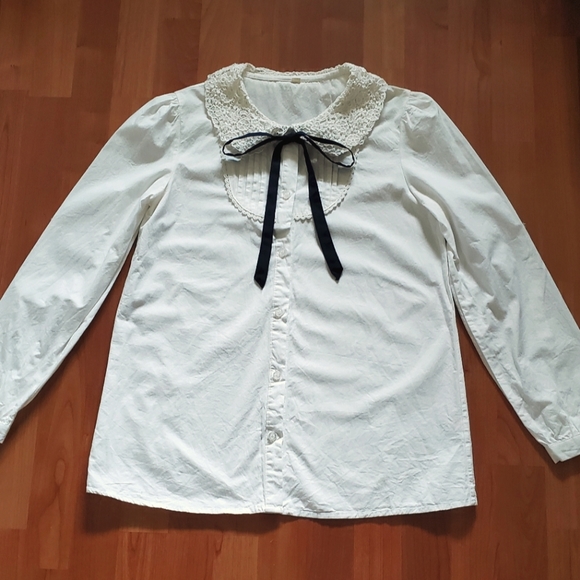Coquette style white lace collar button up blouse - Picture 2 of 4